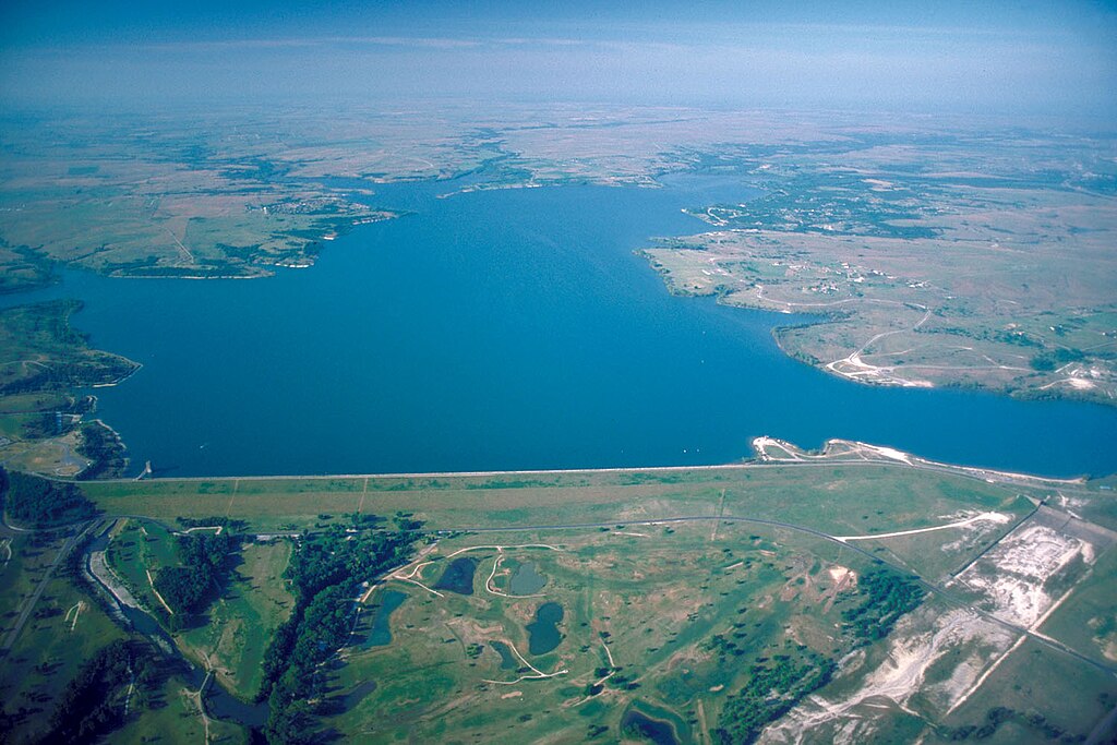 Aerial view of Benbrook Lake and its dam
